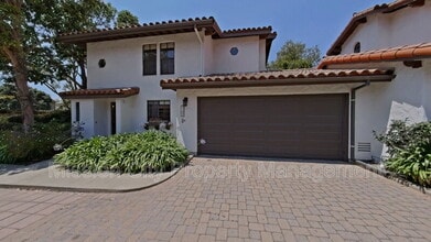 Building Photo - 2102 Cliff Dr