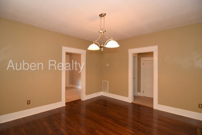 Foto del edificio - Cute 2 Bedroom Cottage For Lease