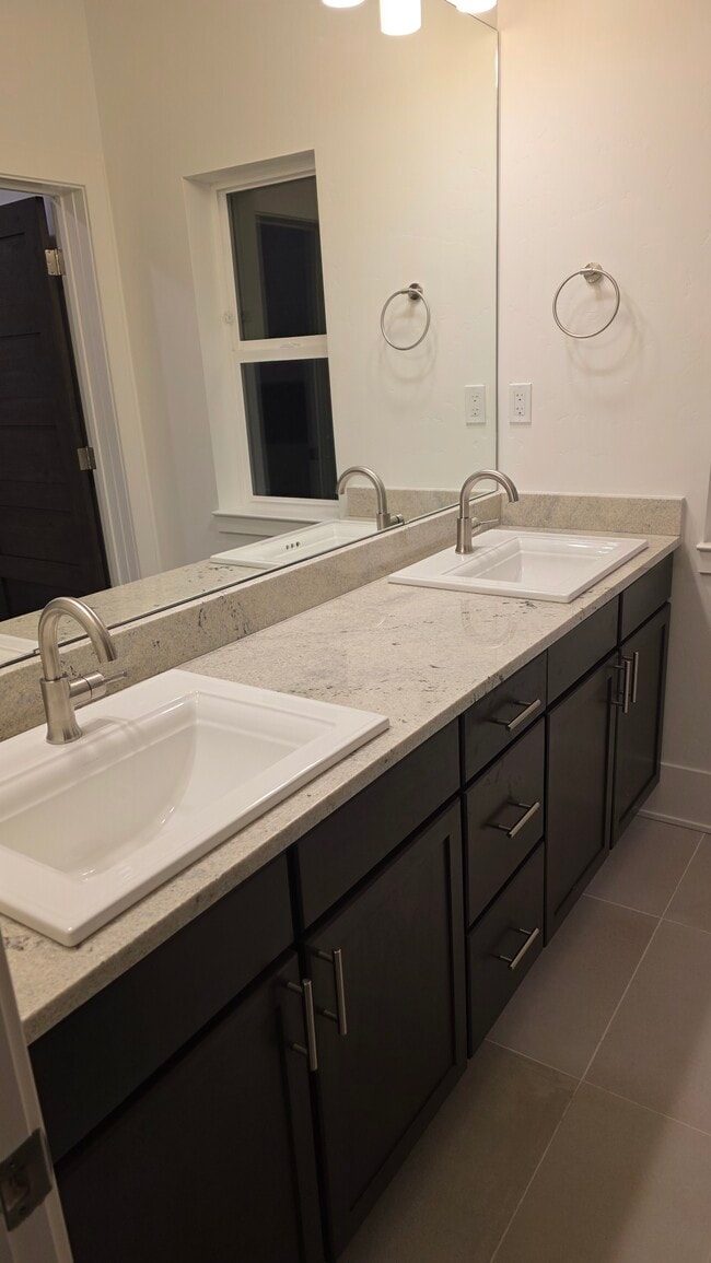 Primary Bathroom - 1044 Blue River Pky