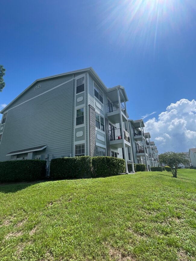 Building Photo - 2550 N Alafaya Trl