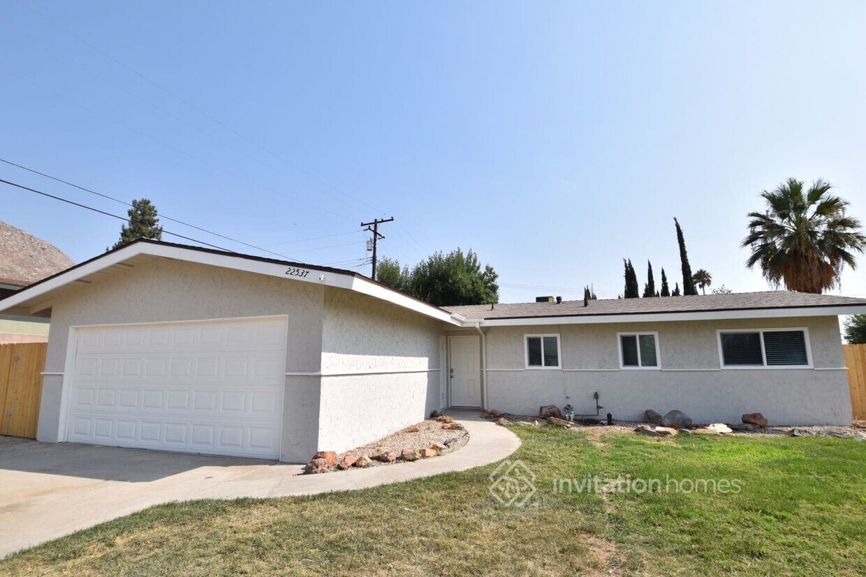 Primary Photo - 22537 Thrush St