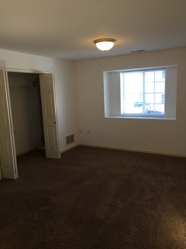 Building Photo - 849 Jana Ln