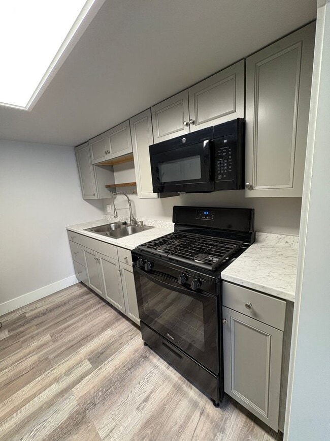 Foto del edificio - 1 Bedroom 1 Bathroom Remodeled House