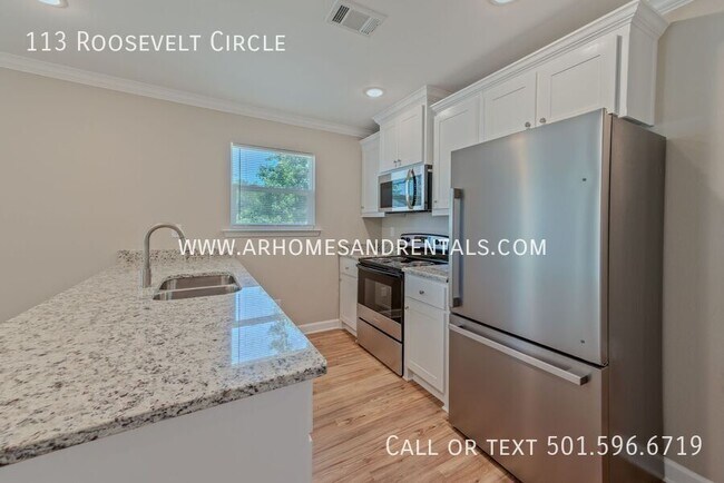Foto del edificio - 113 Roosevelt Cir