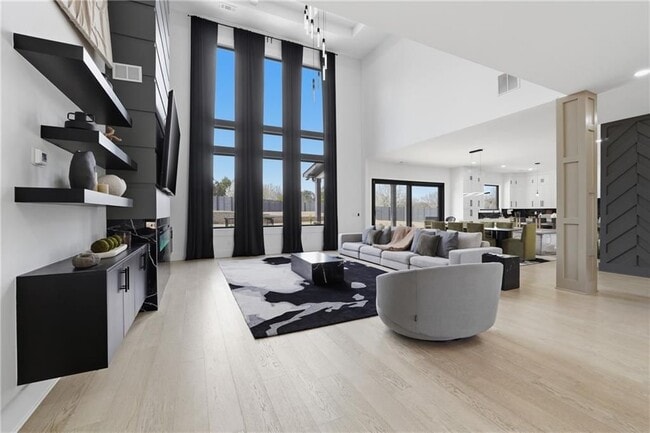 Foto del edificio - 556 Versailles Dr