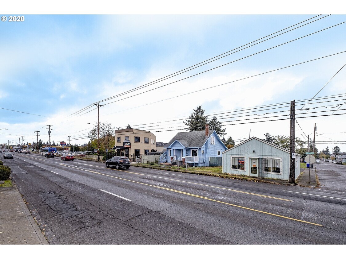 Primary Photo - 5762 Southeast 82nd Avenue