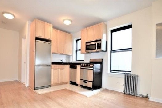 Primary Photo - 516 E 80th St
