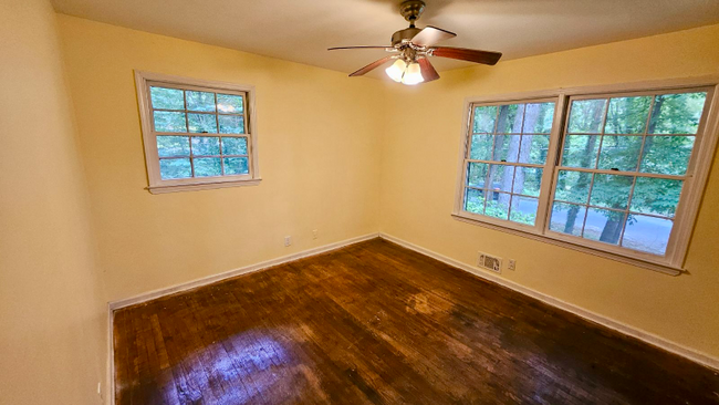 Building Photo - 409 Maplecliff Dr