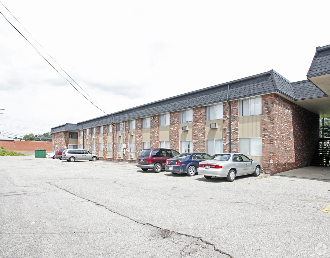 Utica Manor Apartments in Utica, MI