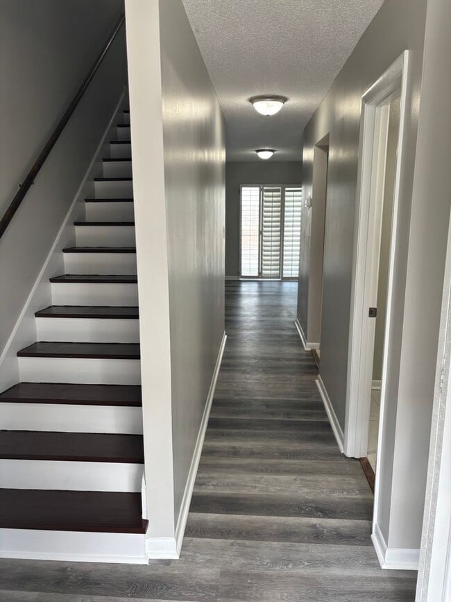 Foto del edificio - Available Today!