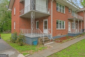 Building Photo - 147 Burnside St