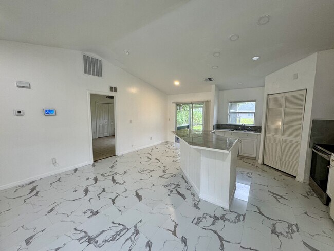 Foto del edificio - 2410 George Ave S