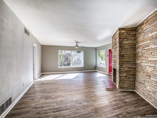 Building Photo - 413 Garraty Rd