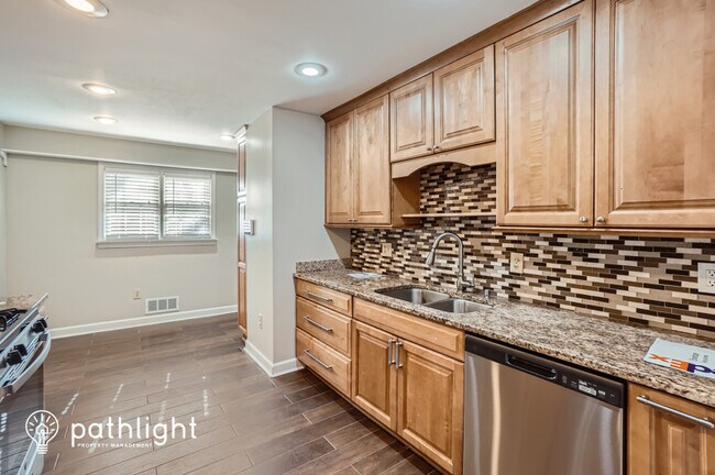 Building Photo - 1415 Camden Walk