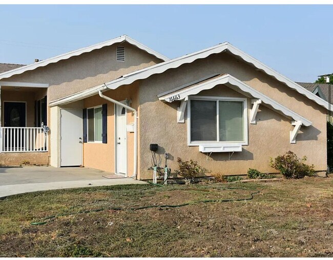 Foto del edificio - Granada Hills studio w/appliances + privat...
