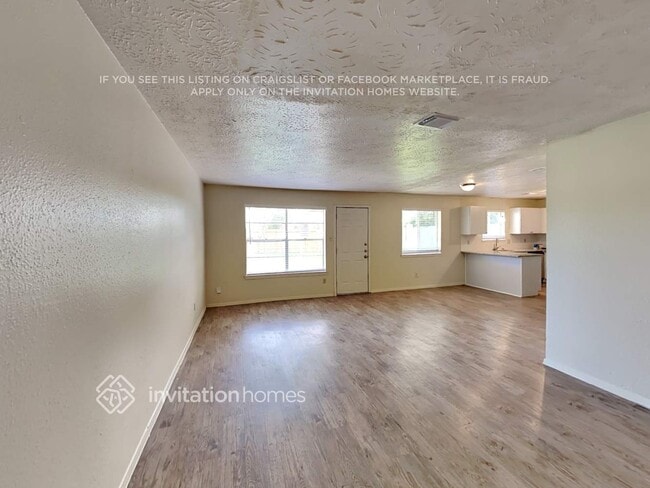 Building Photo - 9812 Robin St