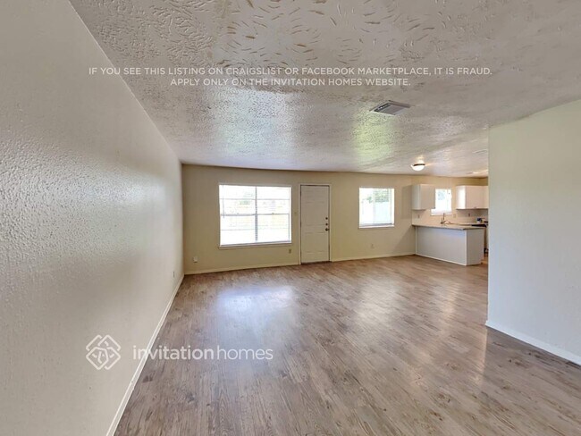 Foto del edificio - 9812 Robin St