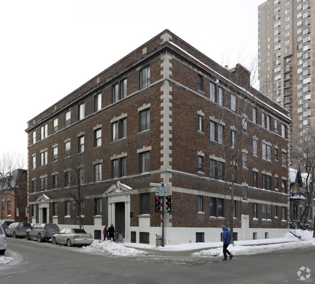 Building Photo - 251-257 Milton
