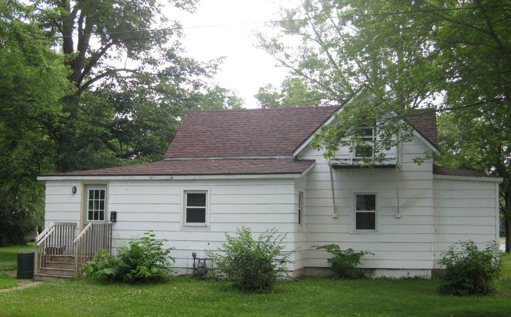 321 13th Ave W Unit House, Menomonie, WI 54751 Apartments in