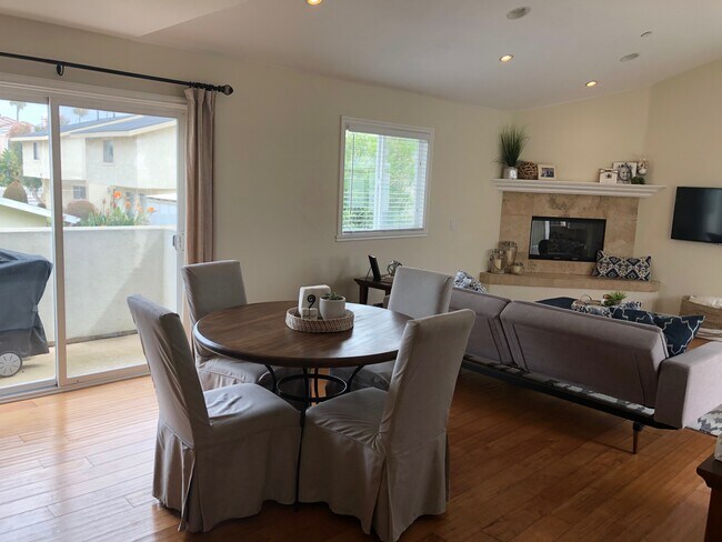 Foto del edificio - 2613 Carnegie Ln