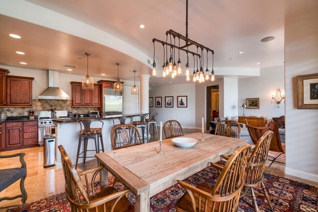 Building Photo - Rates Vary: $7,495 - $9,495