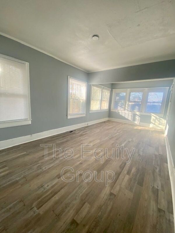 Building Photo - 3721 E Platt Ave