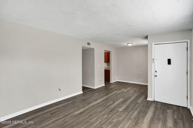 Foto del edificio - 473 Bentwood Ln