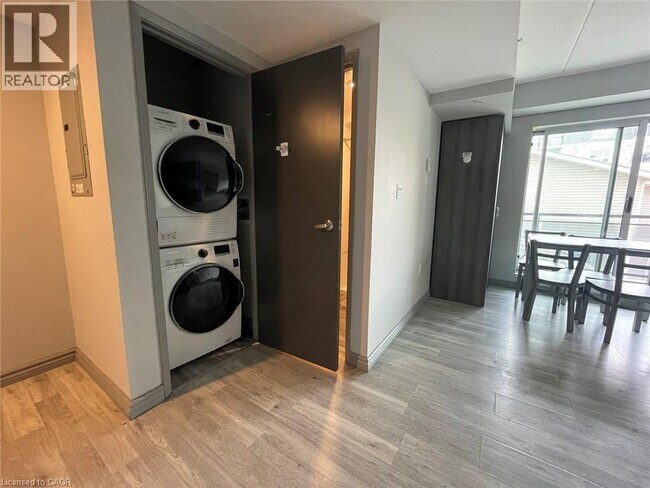 Photo du bâtiment - 275 Larch St