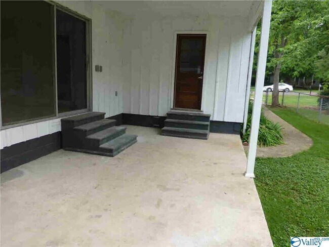 Building Photo - 1406 Wellman Ave NE