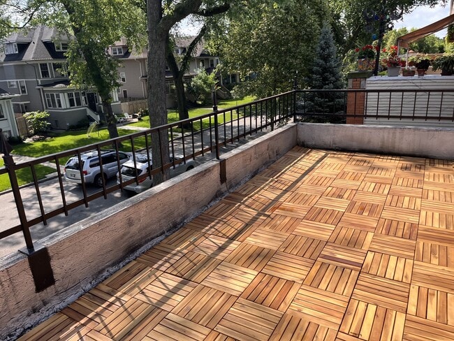 Balcony - 811 Gunderson Ave