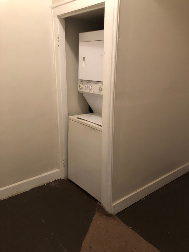 In suite washer/dryer! - 10000 Lamont Ave