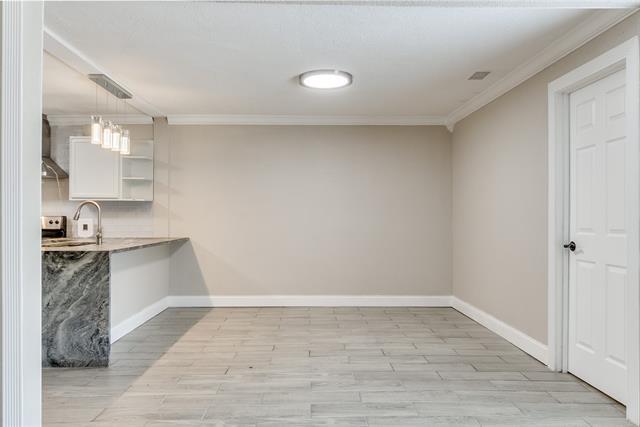 Building Photo - 2642 Gladstone Dr