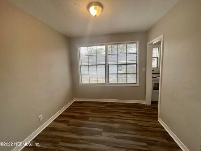 Building Photo - 3763 Valley Rd