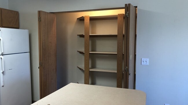 Building Photo - 305 NW Parr Dr