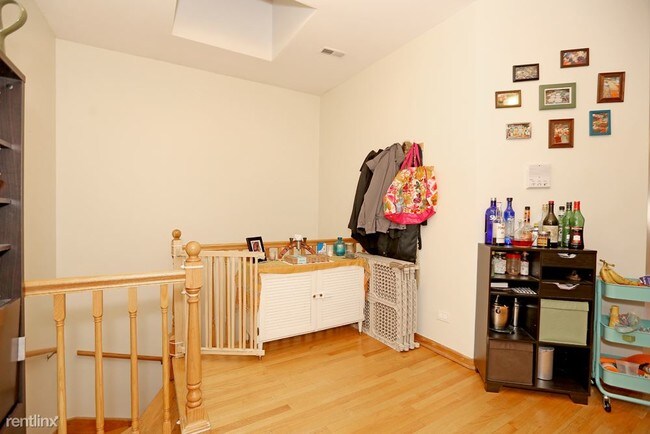 Foto del edificio - 2639 W Hirsch St