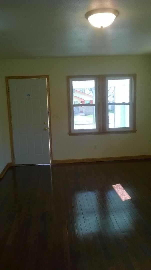 Foto del edificio - 3BR SINGLE FAMILY MULTI LEVEL HOME WITH GARAGE, YARD, PORCH, REDONE, VERY NICE!