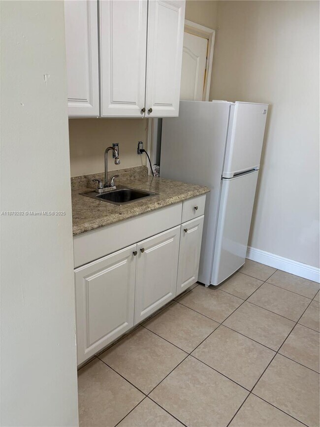 Foto del edificio - 4800 NW 179th St