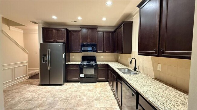 Building Photo - 333 Knelston Oak Dr NE