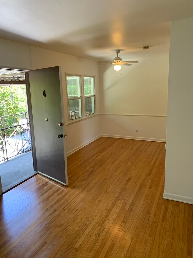 Foto del edificio - 5214 Agnes Ave