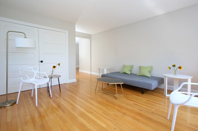 Building Photo - 8 Kilsyth Ter