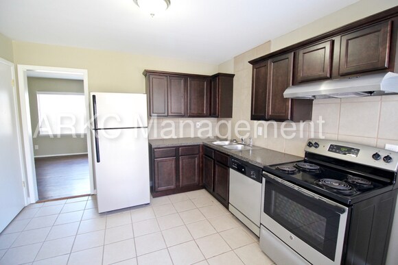 Foto del edificio - 8815 Flora Ave