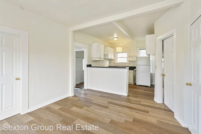 Building Photo - 2 br, 1 bath House - 4377 Piedmont Ave #B
