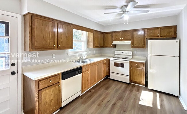 Foto del edificio - 3648 Missionaire Ave