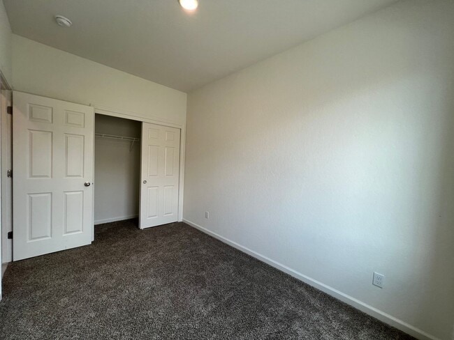 Building Photo - 587 Sandtrap Ln