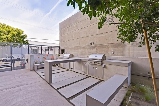 Building Photo - 200 N San Fernando Rd