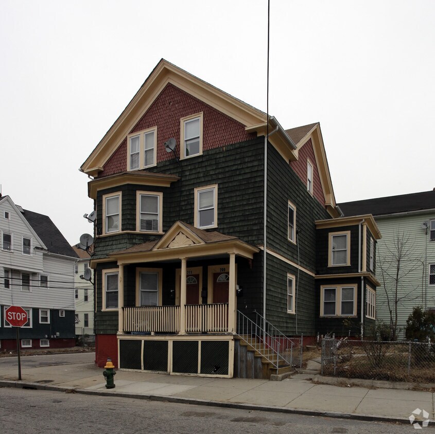 209211 Althea St, Providence, RI 02909 Apartments at 209211 Althea
