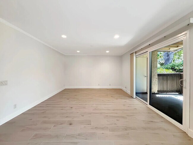 Foto del edificio - 8503 Villa La Jolla Dr