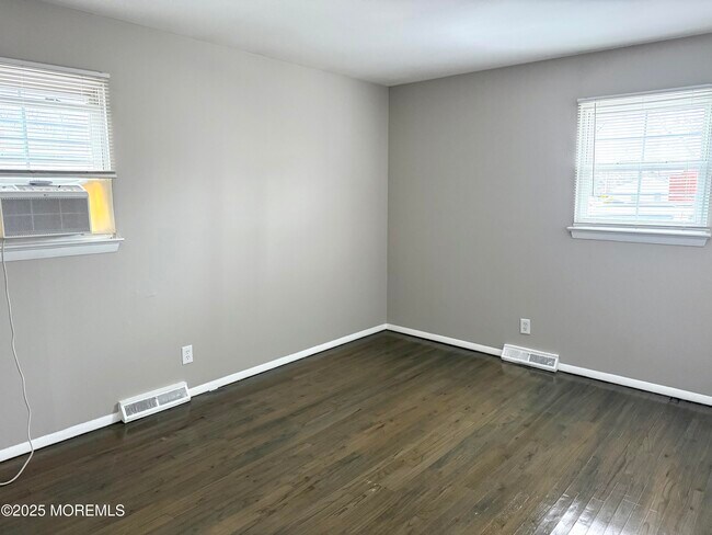 Foto del edificio - 821 Burnt Tavern Rd