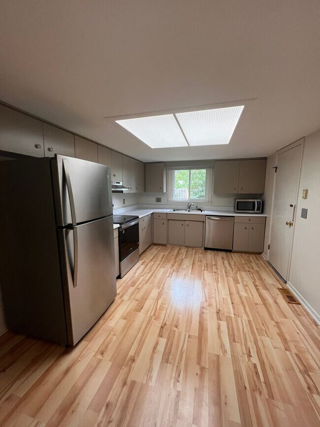 Foto del edificio - Cozy 3 BR Home in Convenient Location