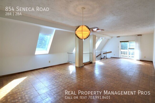 Foto del edificio - 854 Seneca Rd